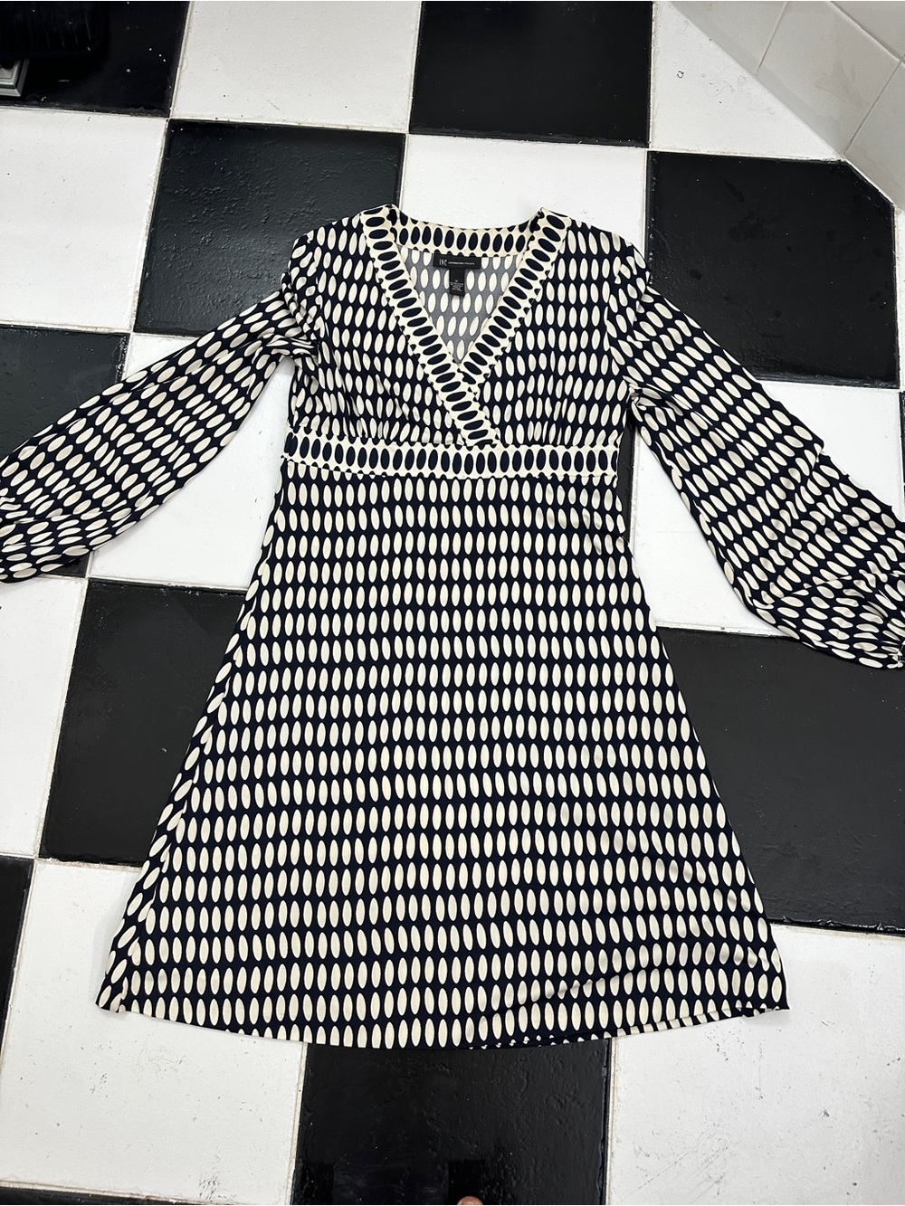 INC International Concepts Black and White Long Sleeve V-Neck Geometric Dress